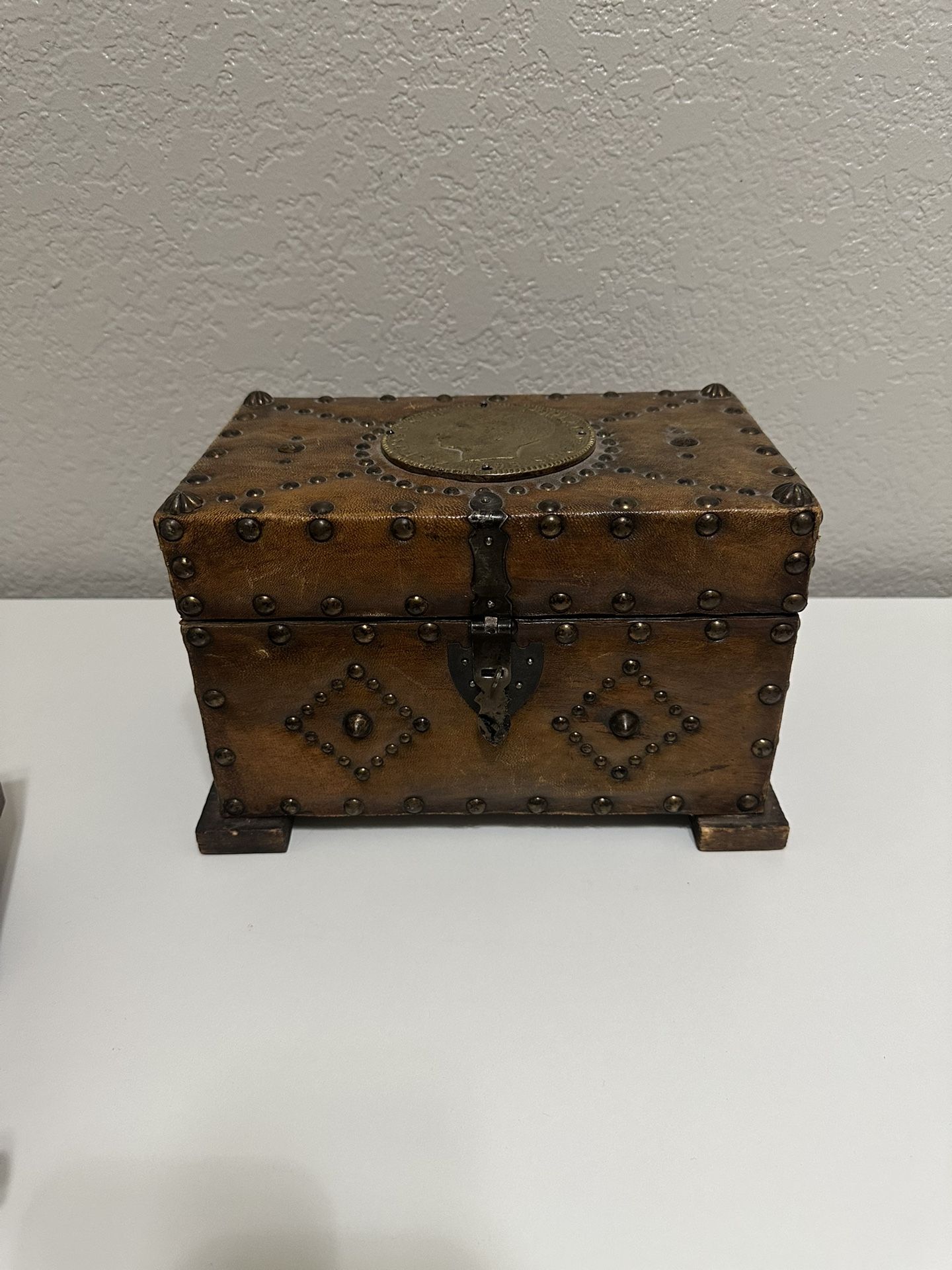 Leather Wrapped Wooden Jewelry Box – Vintage Decorative Chest