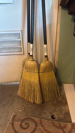 Broom slightly used