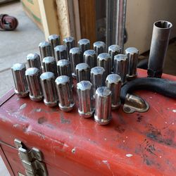 Lug Nuts And Key Silverado Gmc 