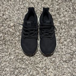 Black Adidas Ultraboost (size 7Y)