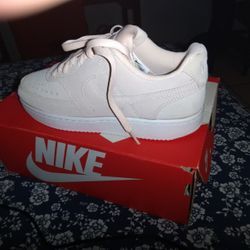 New Women's 6 1/2 Pink Nike S