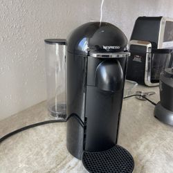 De'Longhi Nespresso Vertuo Plus Coffee and Espresso 