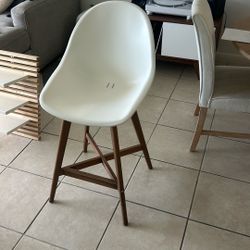 2 White high Chair 