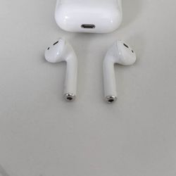 Apple AirPods 2nd Generation w/ Charging Case – Barely Used / Like-New