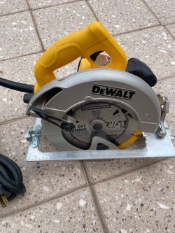 DeWalt Lightweight 7-1/4” Circular Saw