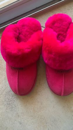 Sheepskin women’s slippers Size 6