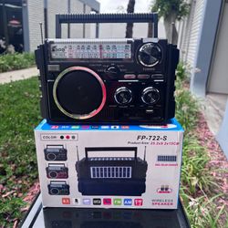 AM/FM Bluetooth Radio. See photos for product information