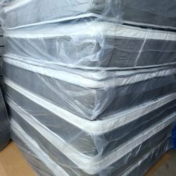 NEW KING PILLOW TOP MATTRESS AND BOX SPRING 