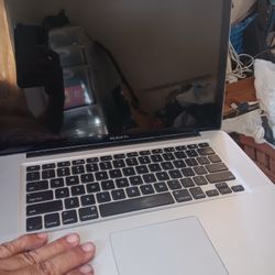 Mcbook Pro A1286 Missing Charger 