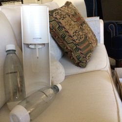 Soda stream Machine With 2 Bottles 