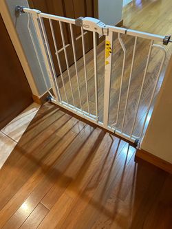 Regalo Walk Through Baby Gate