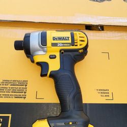 New dewalt impact driver(PRICE IS FIRM)