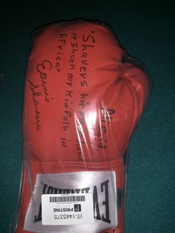 Earnie Shavers boxing glove signed
