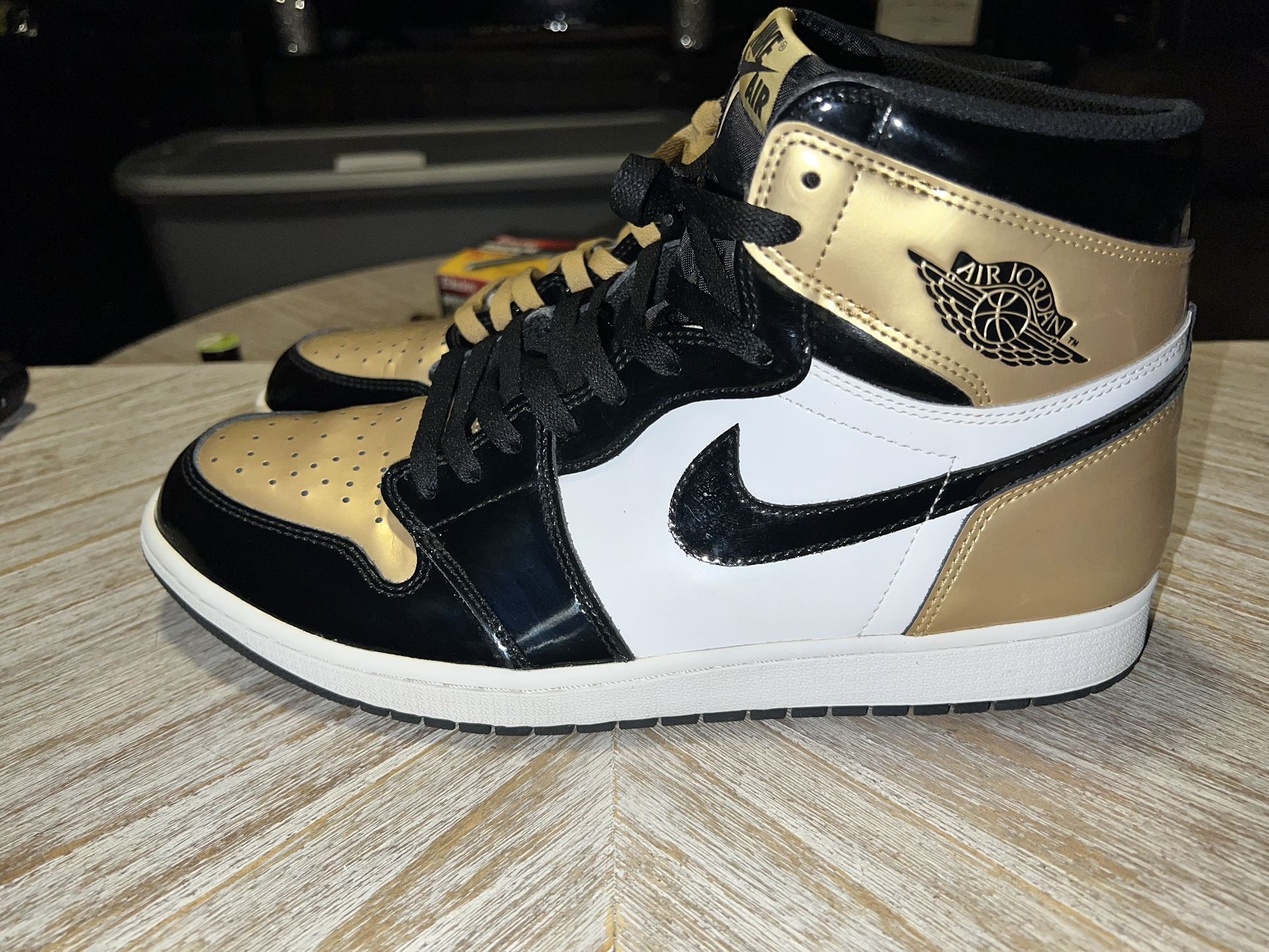 2018 Jordan 1 Retro High NRG Gold Toe Size 13