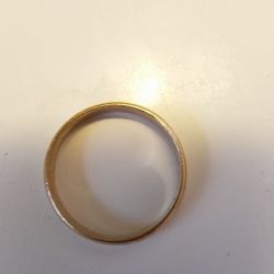 Gold wedding band