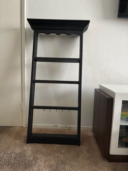 Trinket shelf