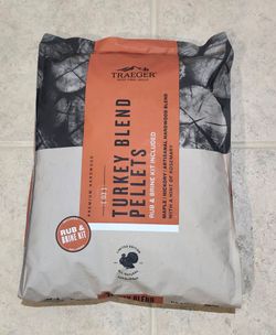 Traeger Turkey Blend Pellets with Brine and Rub Kit