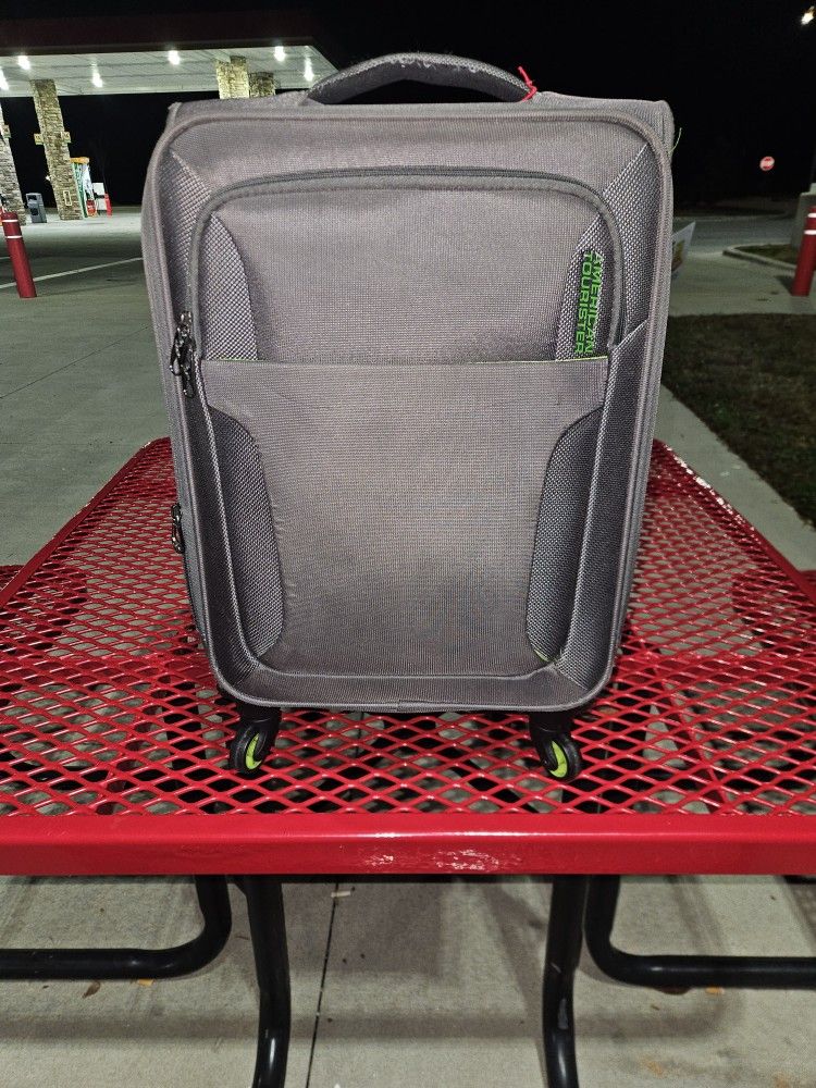 American Tourister 29" Sky XLT Spinner