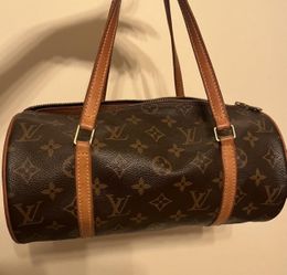 Louis Vuitton Papillon bag. Pre-owned. Photos show the actual item.