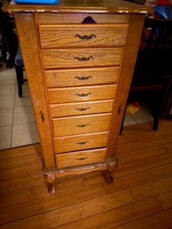 Vintage Oak 8 Drawer Jewelry Cab   ✨