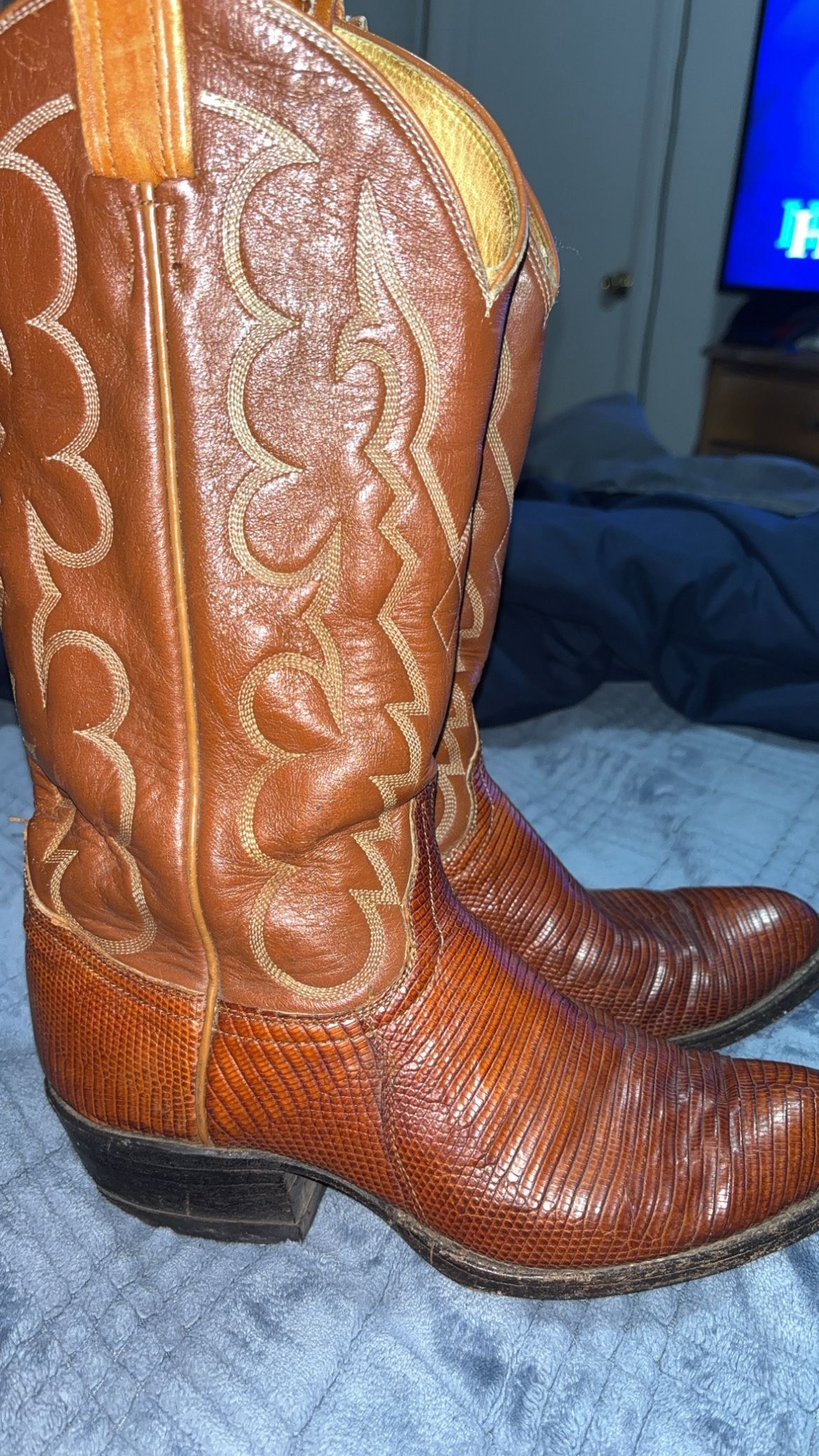 Tony Lama Woman’s Lizard Skin Leather Cowboy Boots 
