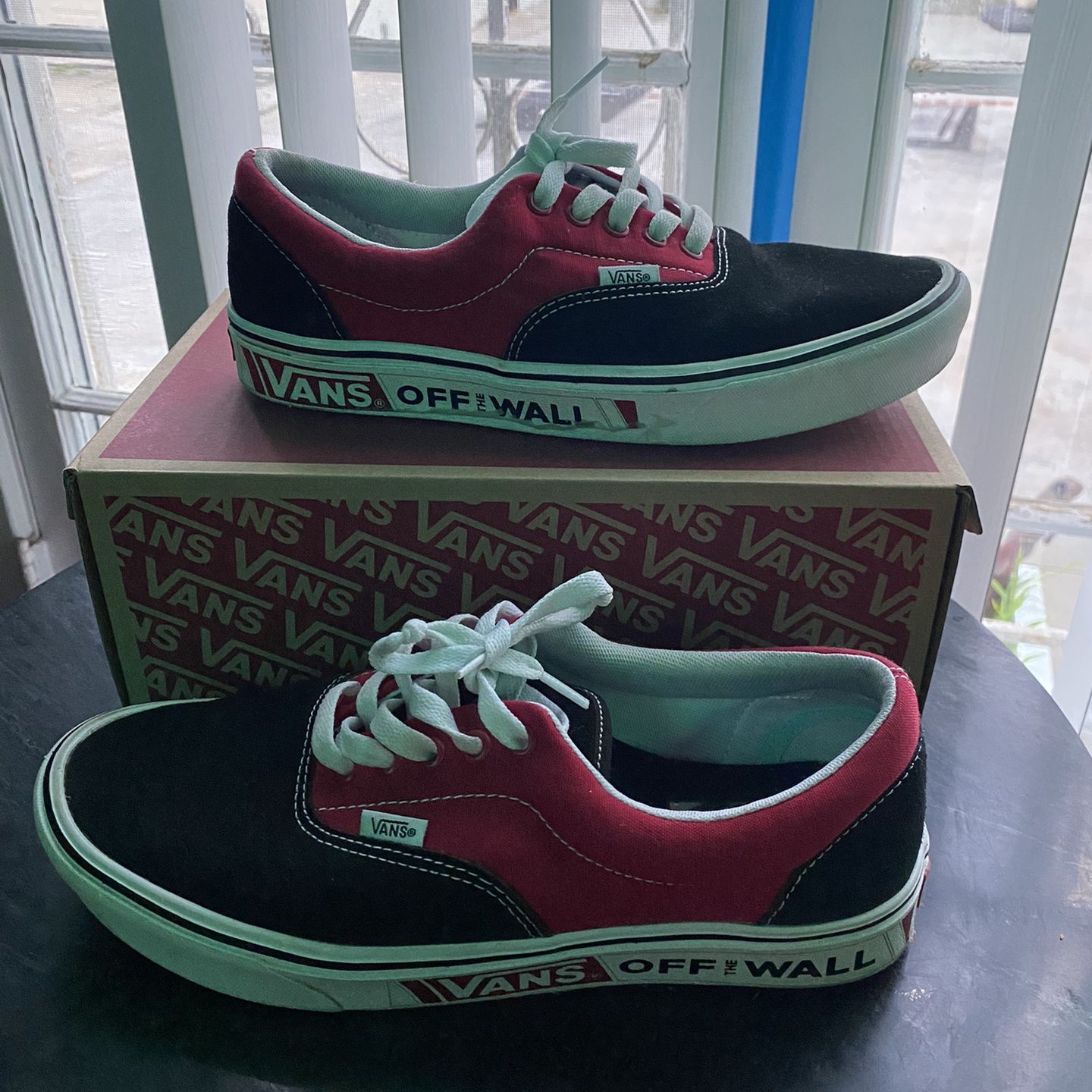 BLACK & RED OLD SKOOL VANS