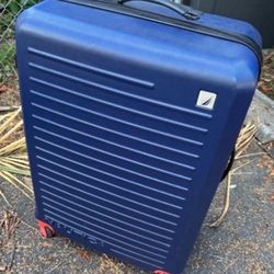 LOW PRICE MOVING- $240 RETAIL NAUTICA LARGE SPINNER LUGGAGE 