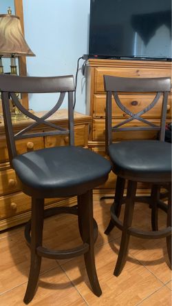 BAR STOOLS / CHAIRS