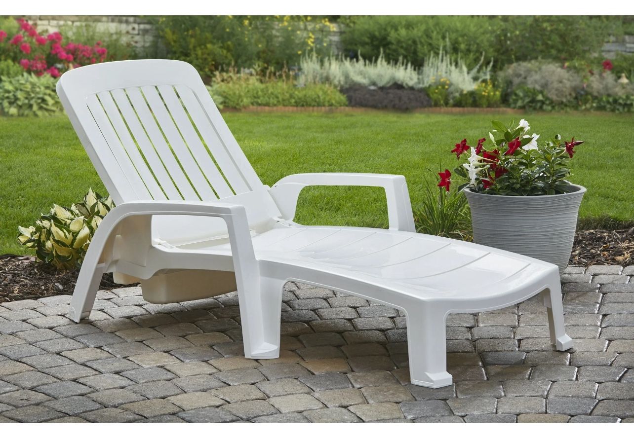 Plastic Outdoor Lounge Chair
