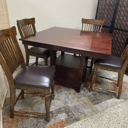 4 Ft Pub Wood Kitchen Dining Table  & 4 Pub Chairs 🚚 extra. Mesa de comedo & sillas