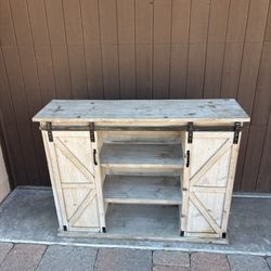 Rustic Farmhouse table (delivery available)