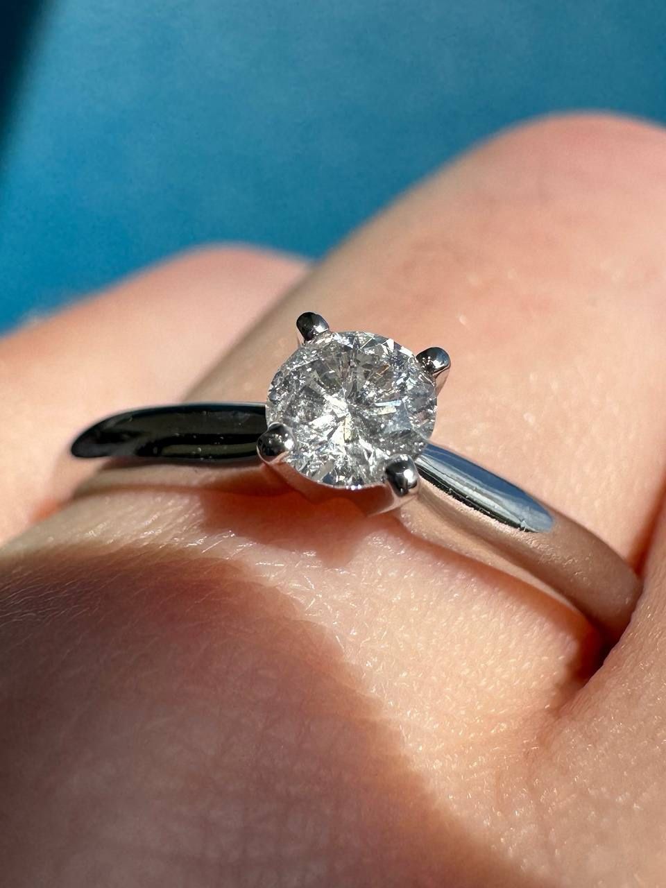 14k white gold 0.32ct Round Diamond Engagement Ring