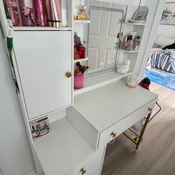 Vanity table