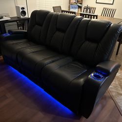 Kingvale Reclining Sofa (Rooms To Go)