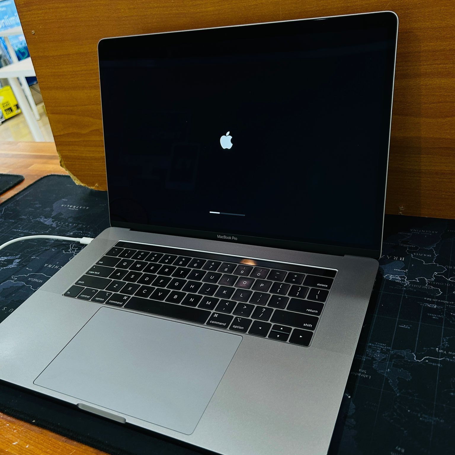 Apple MacBook Pro 15” 2018 2.9Ghz 6CORE i9 32GB 1TB Radeon Pro 555X SEE PICS