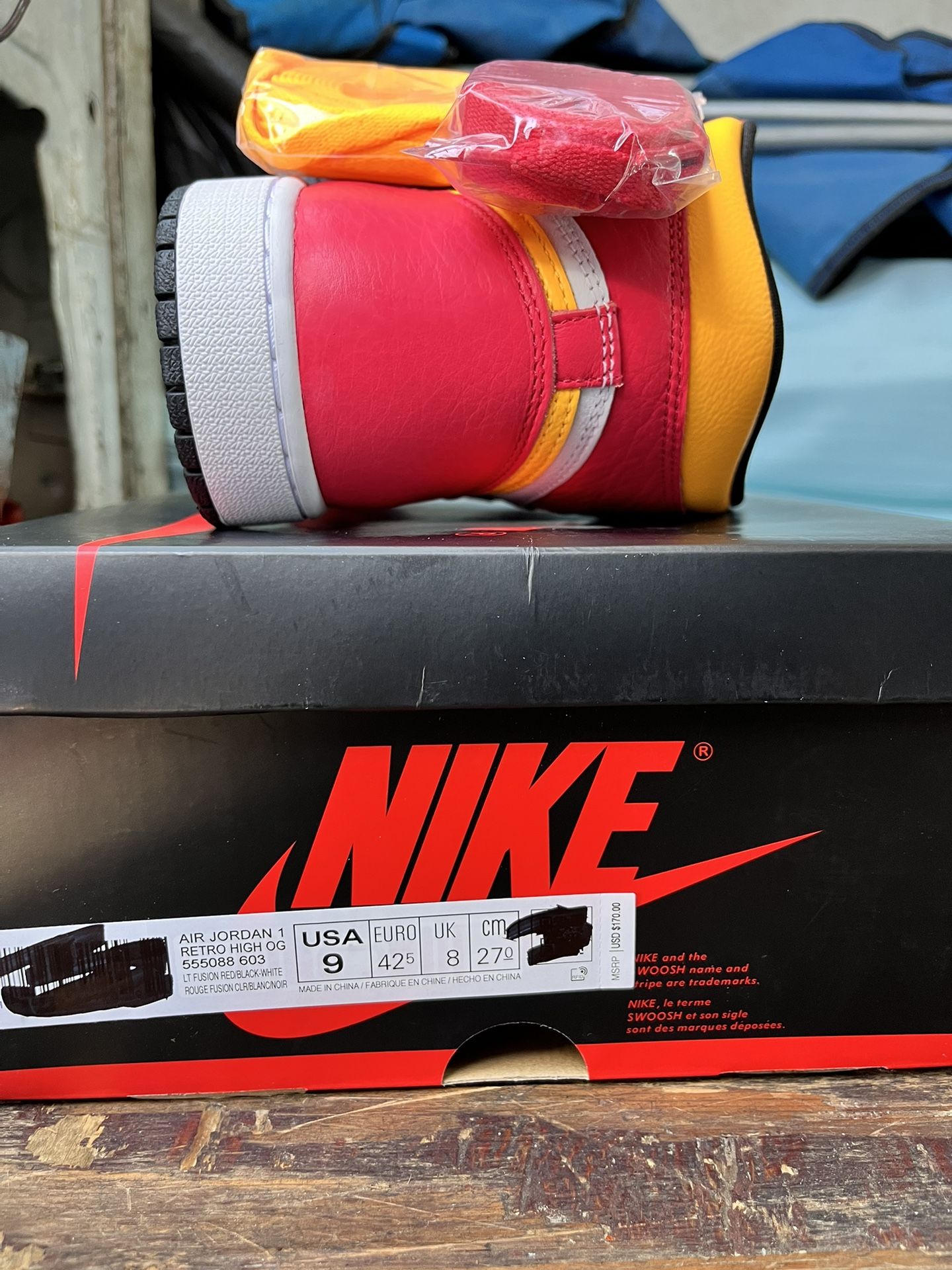 Air Jordan 1 Retro High OG Light Fusion Red