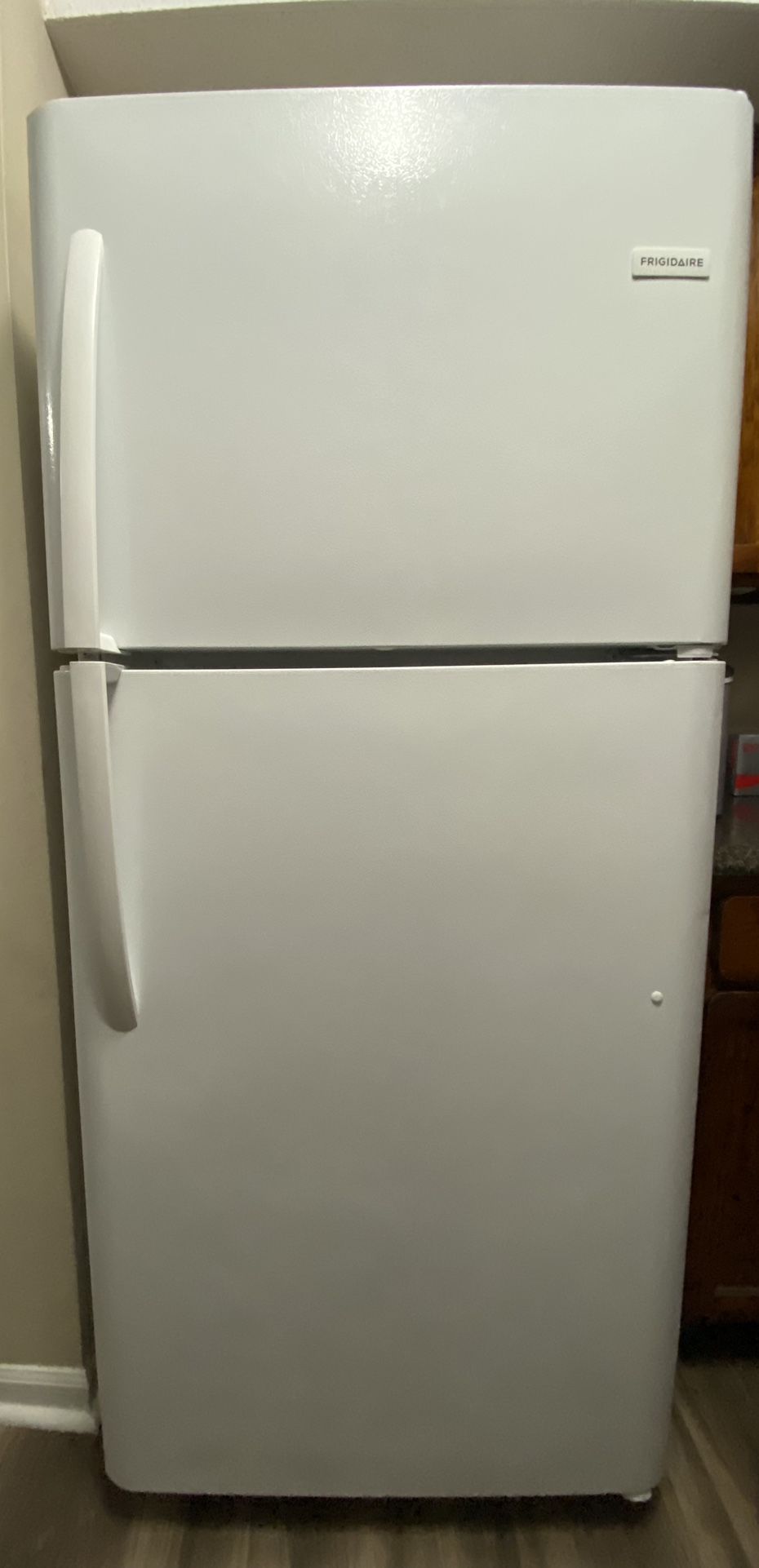 Refrigerator FFTR2021TW2 Model 
