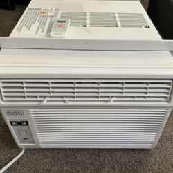 BLACK+DECKER 14,300 BTU Window AC + Smart Controller