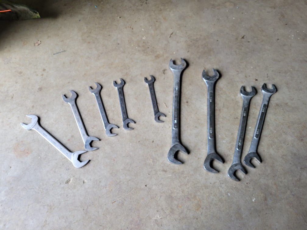 Bonney And Large Wrenches