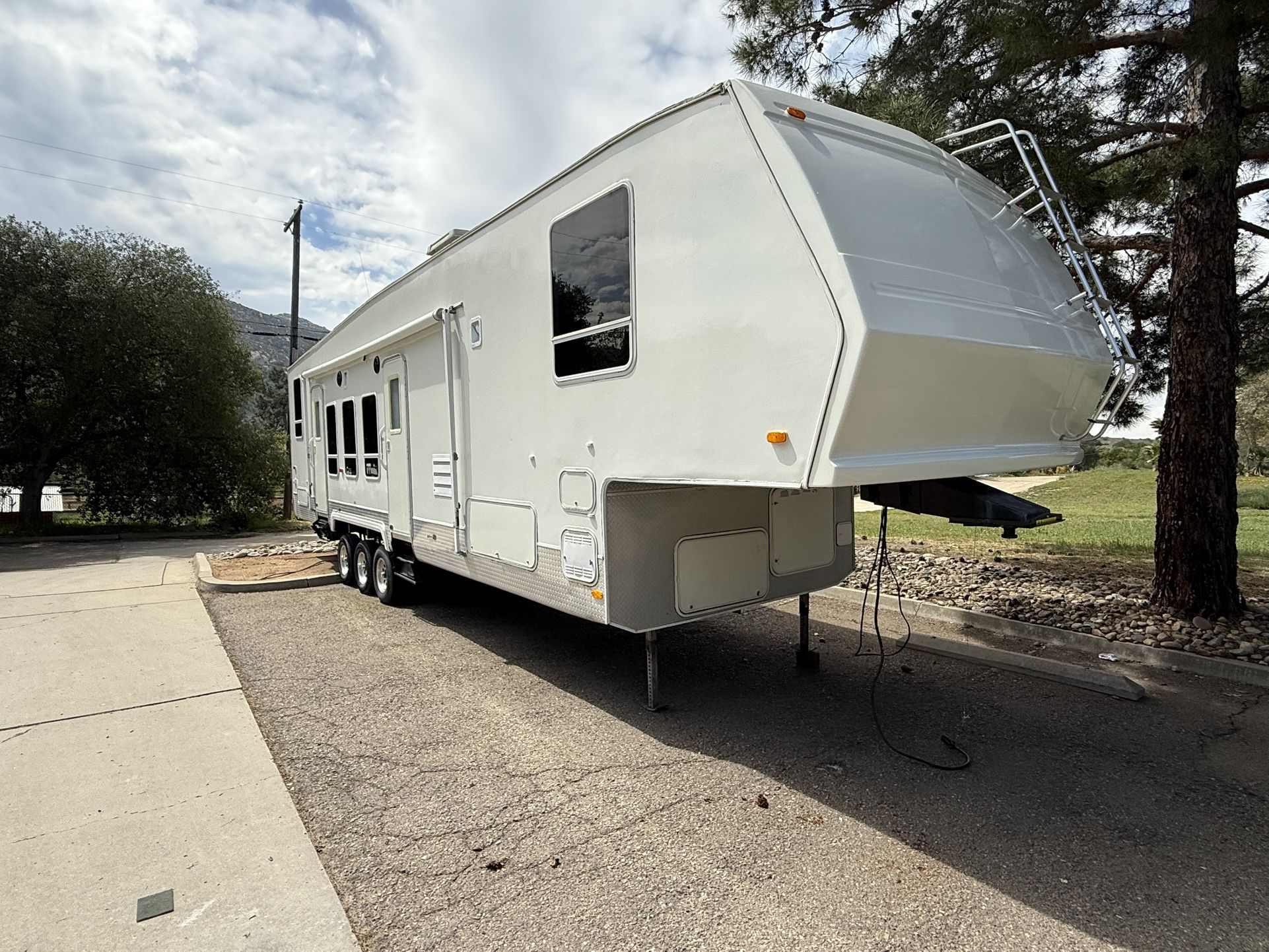 2007 Forest River 5th Wheel Toyhauler F38