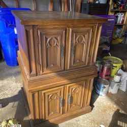 2 Large End Tables With Lots Of Storage Pick Up In Wheaton 