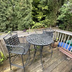 Outdoor Patio Table and Chairs