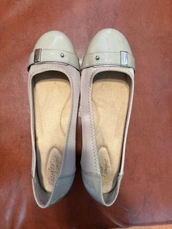 DexFlex Comfort Beige Flats Size 10 (used)