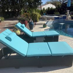 Pool Lounge Chairs 