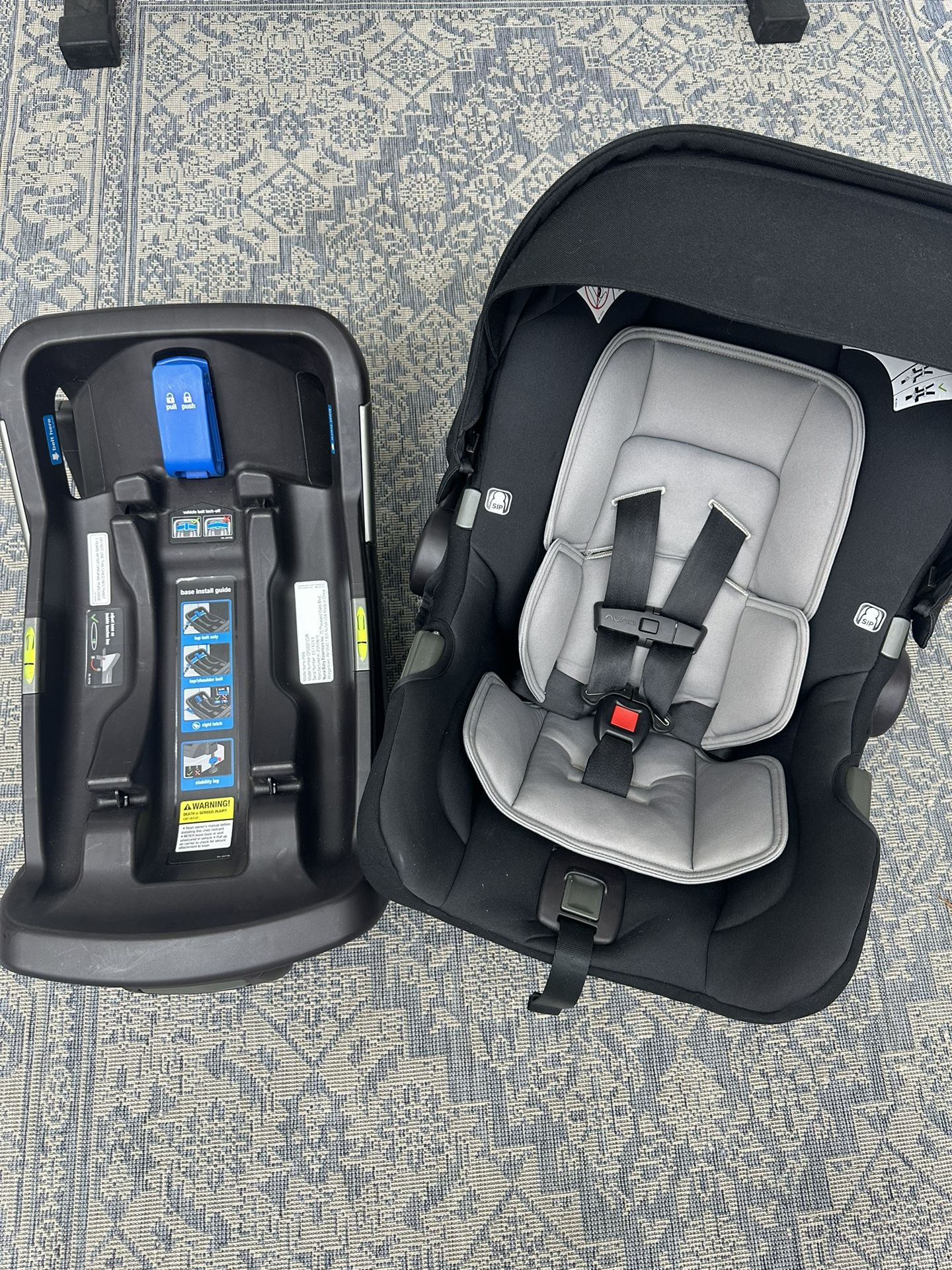 Nuna PIPA Car Seat + PIPA Base in Caviar