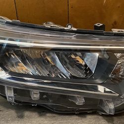 2020 Toyota RAV4 Right head light