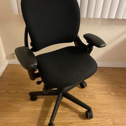 Steelcase Leap Older Model In Good Conditions 