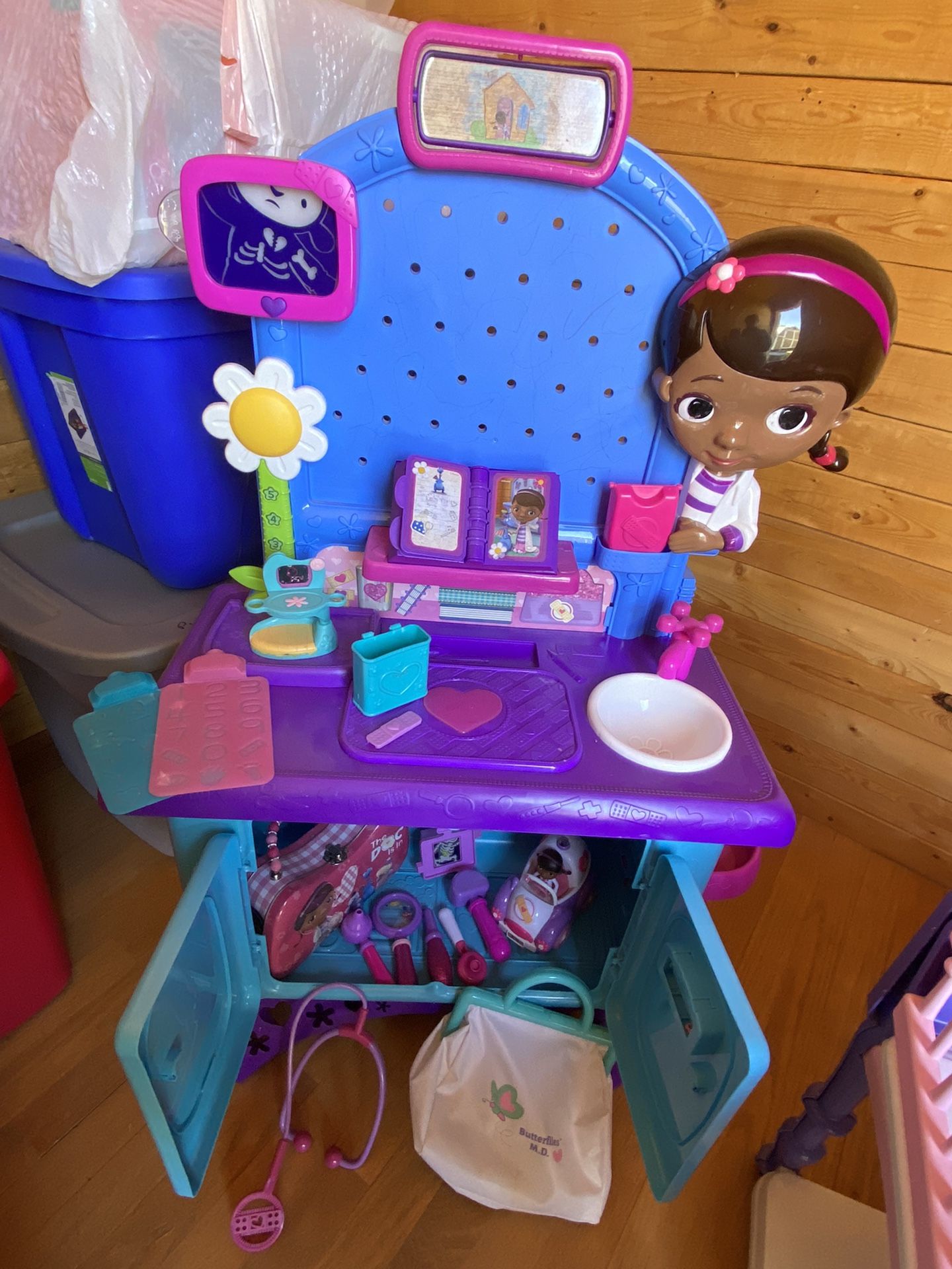 Doc Mcstuffins Table With All Accessories