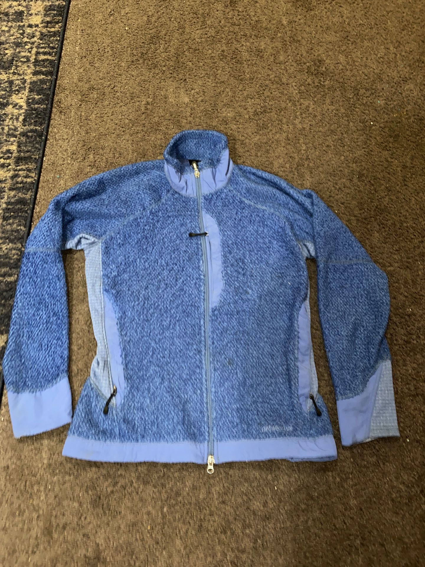 Women’s size Medium Patagonia Blue zip up jacket