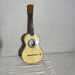 GUITARRA D GOLPE marca ROBERTO HERNANDEZ